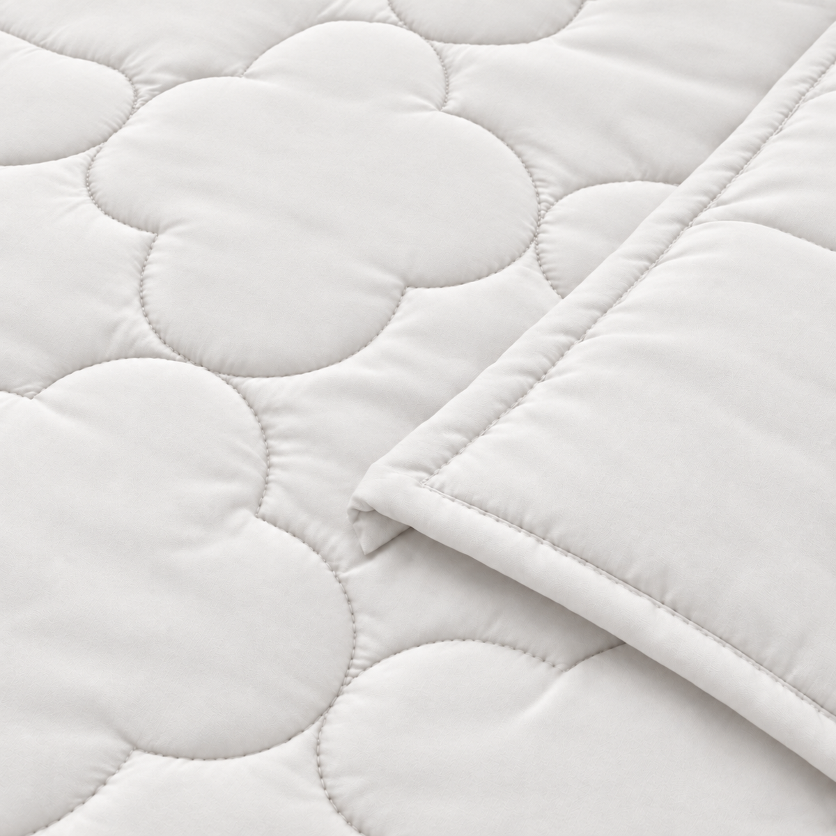 Snow Clover 4-Piece Comforter Set